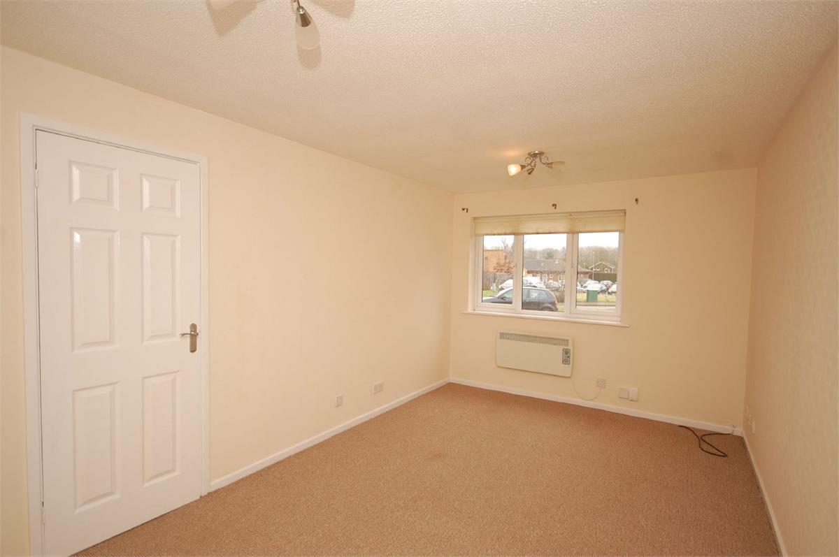 31, Chedworth Close, Northampton photo 3