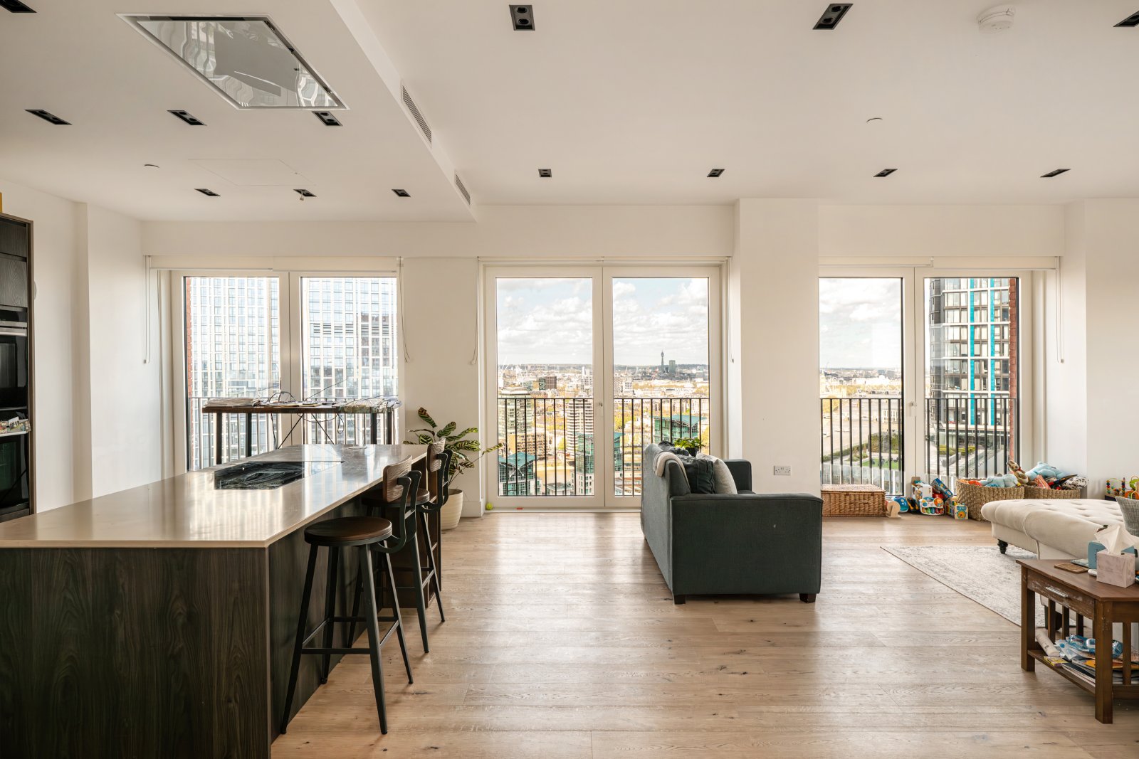 3 bedroom flat for sale 0