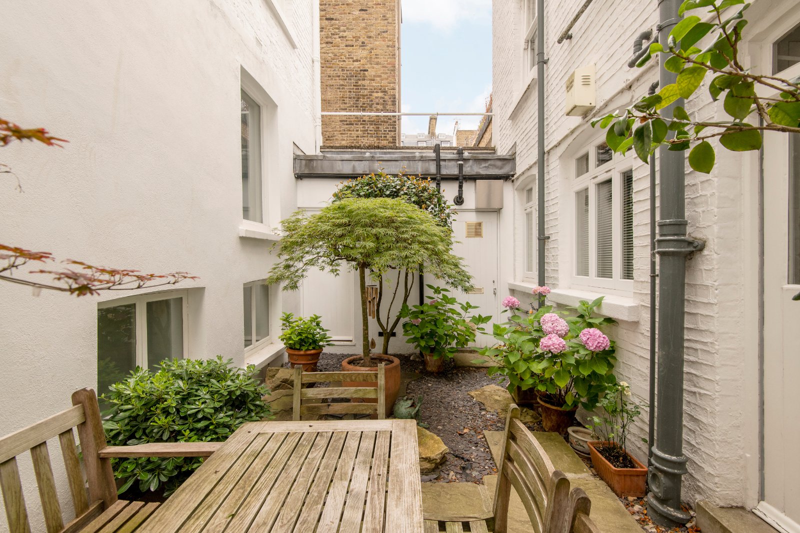 2 bedroom new flat for sale in London