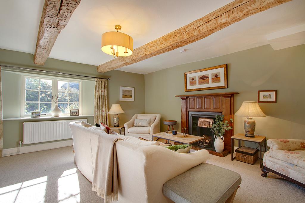 6 bedroom detached house for sale 0