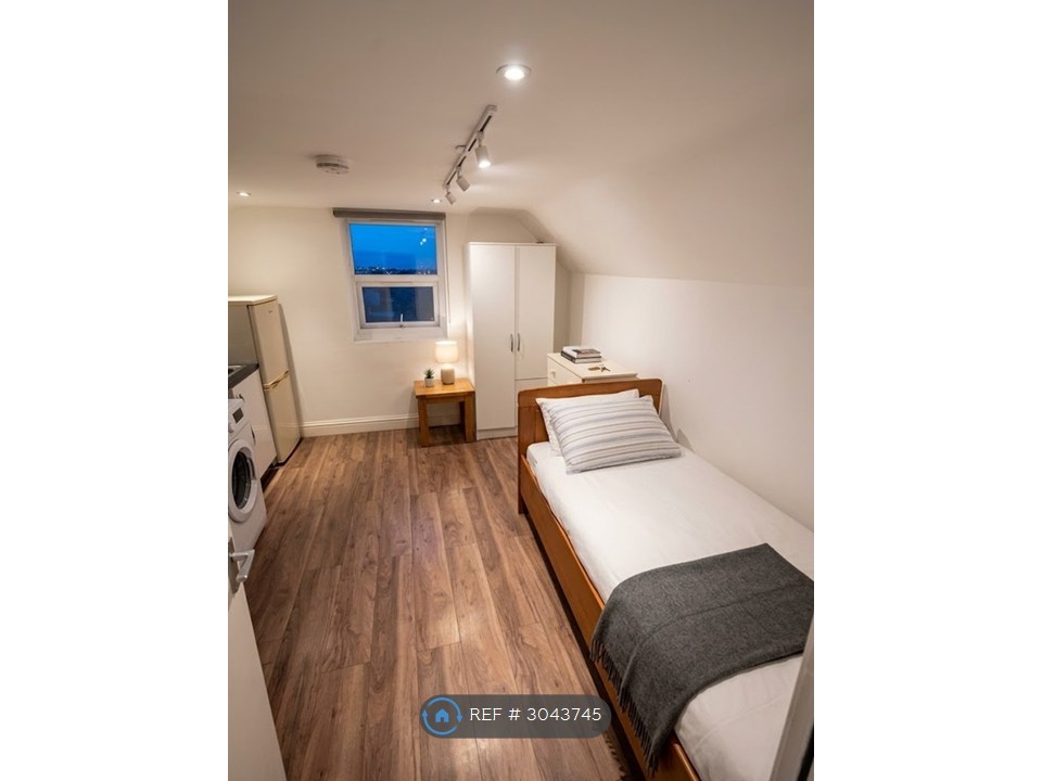 Flat, Gipsy Road, London photo 5