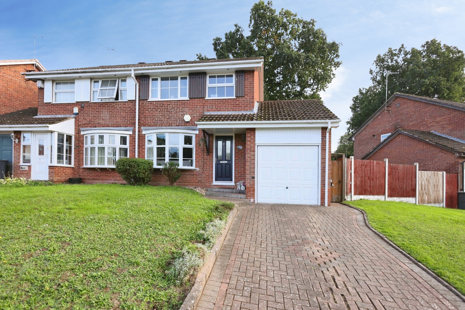 3 bed semi-detached house for sale