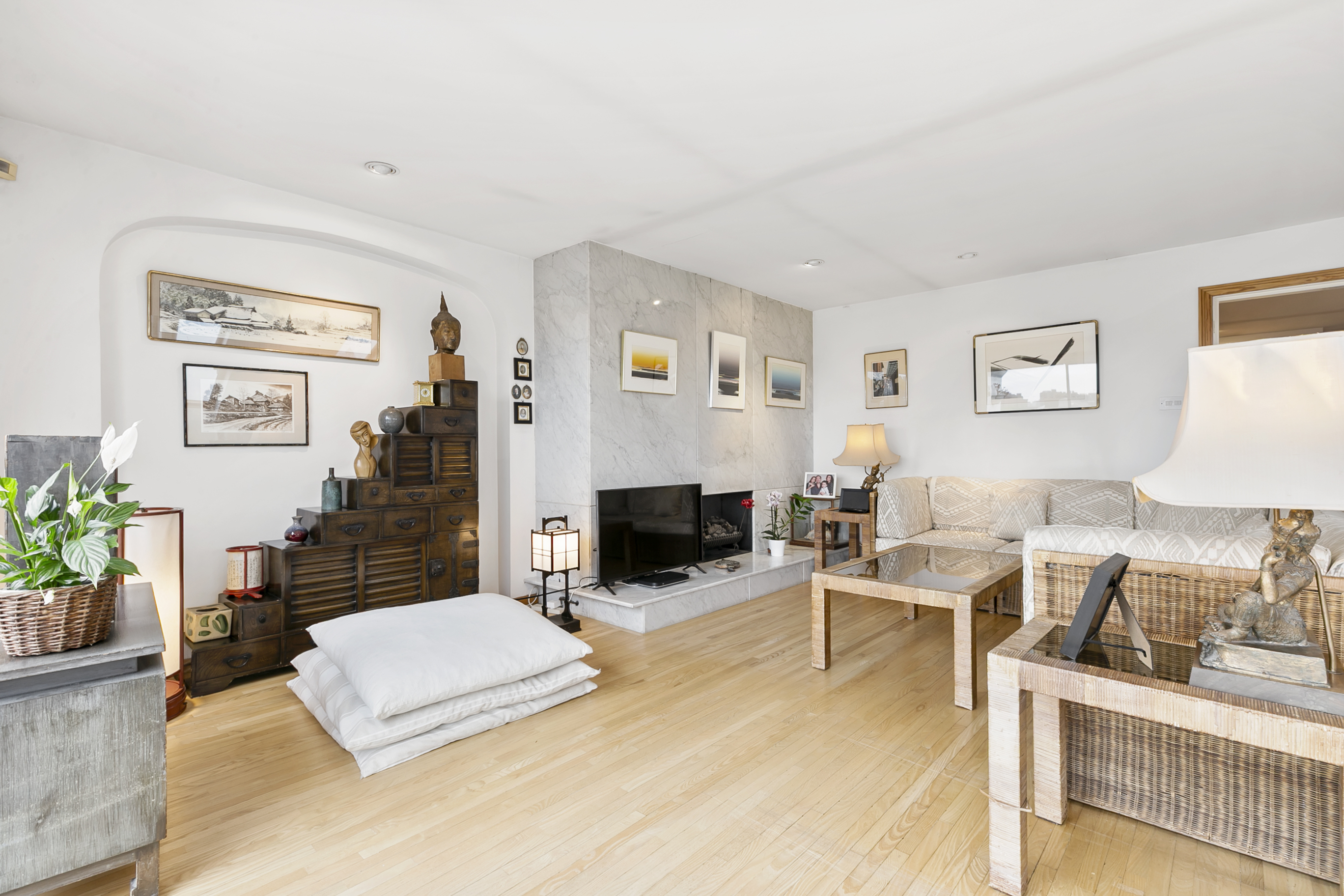 4 bedroom flat for sale 0