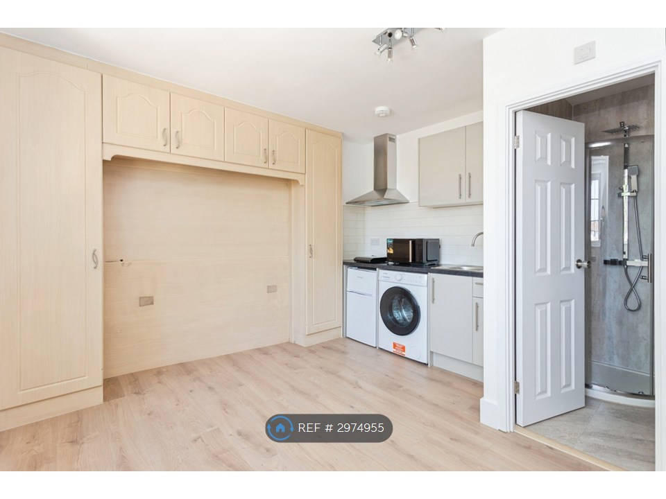 Kings Road, Harrow photo 5