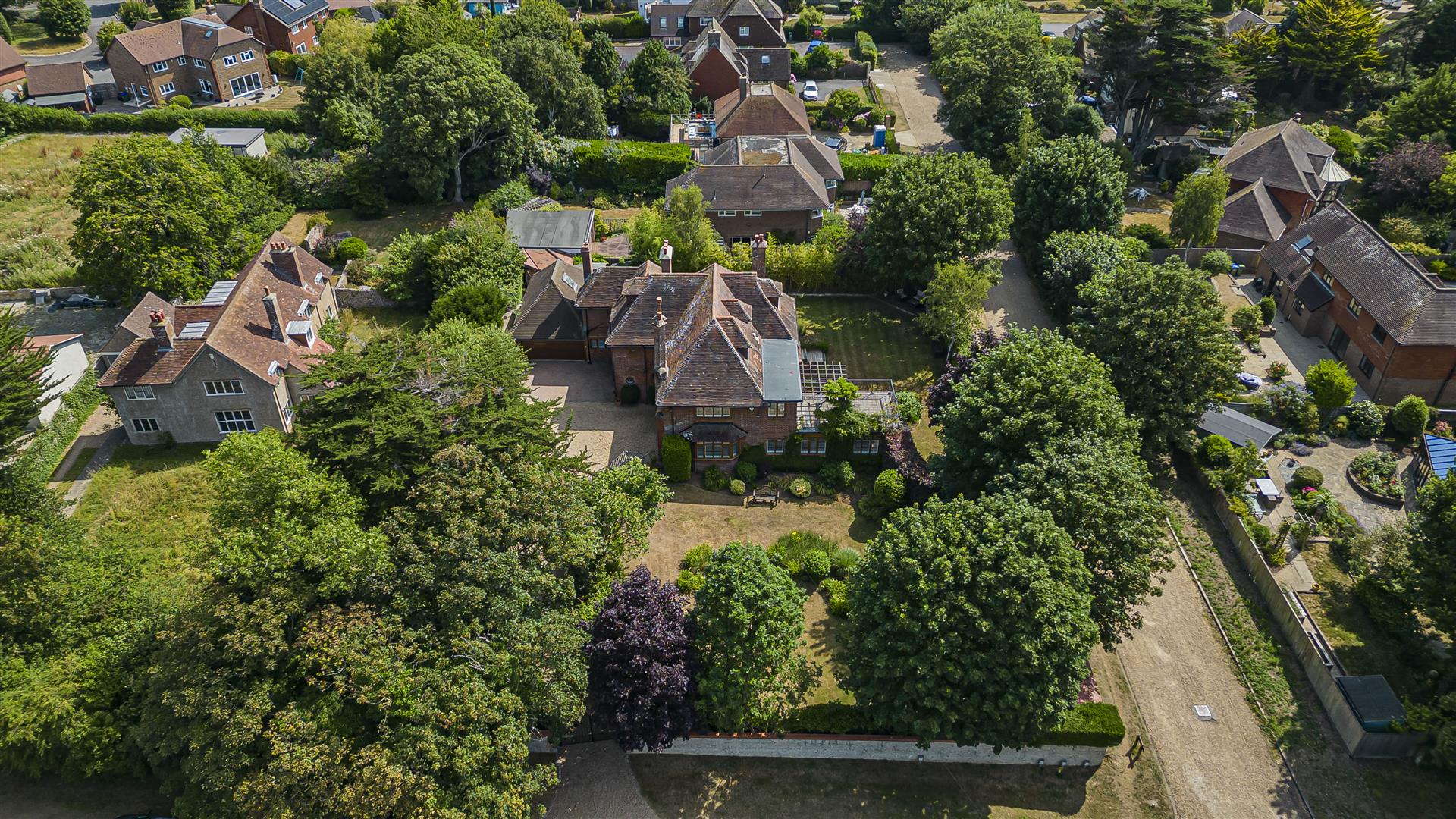 6 bedroom detached house for sale 0