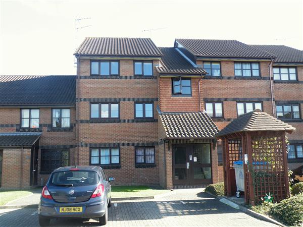 2 Bedroom Flat To Rent In Hamburgh Court Cheshunt Waltham