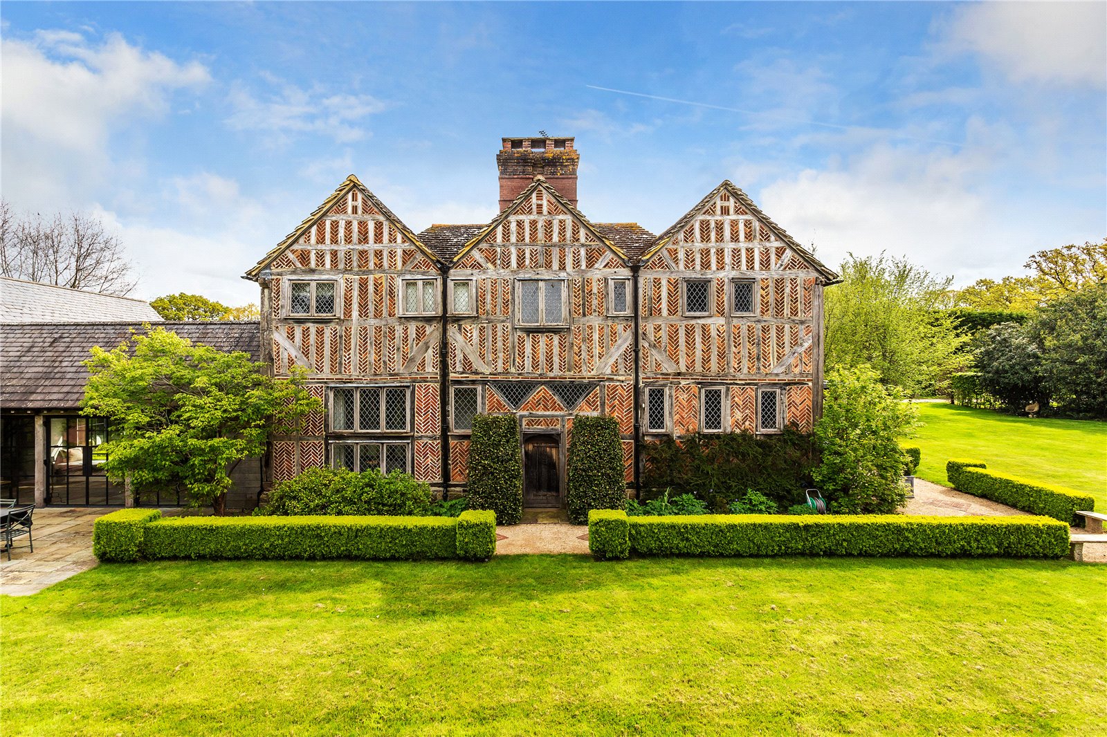 6 bedroom detached house for sale 0