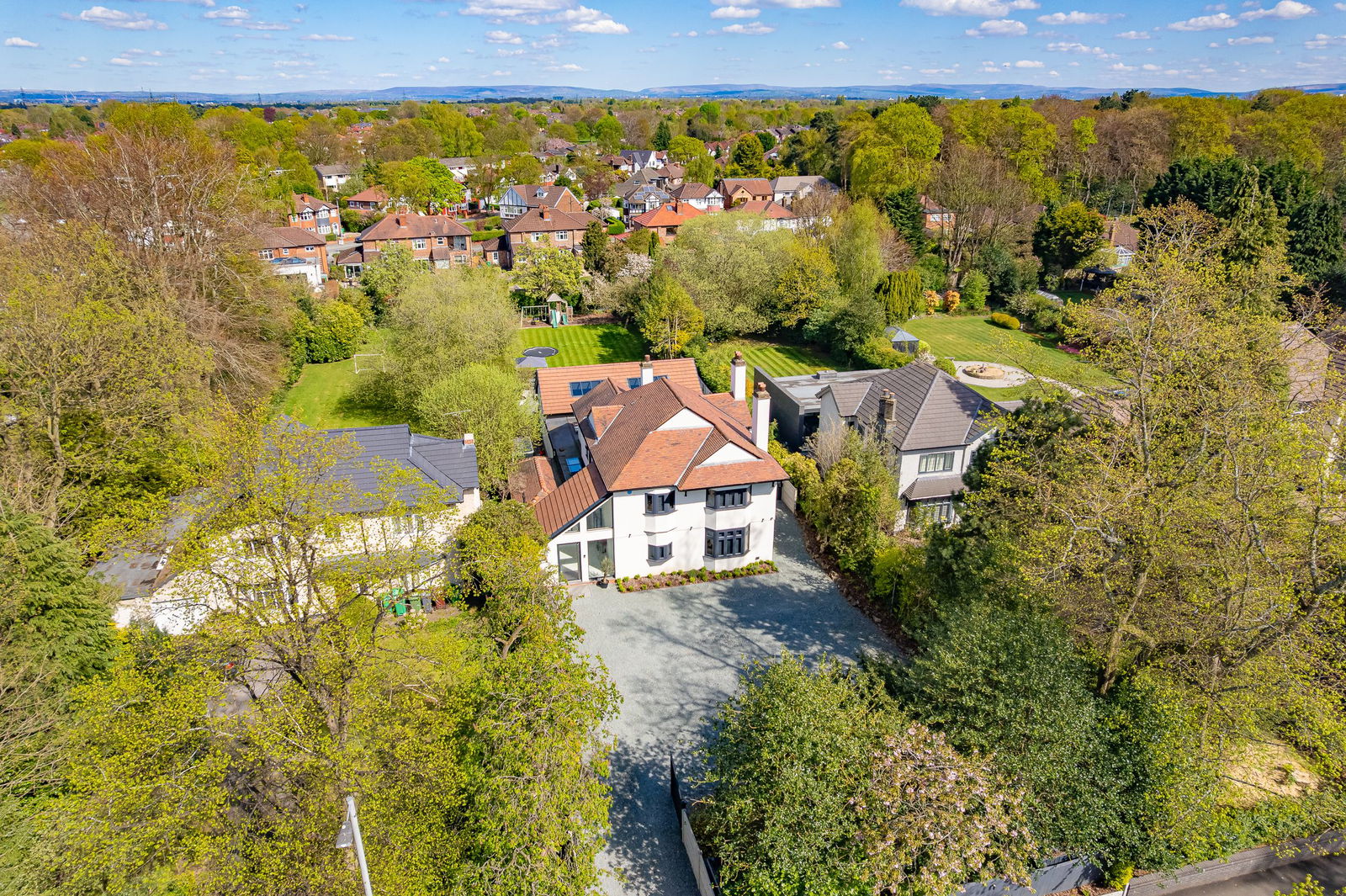 5 bedroom detached house for sale 0