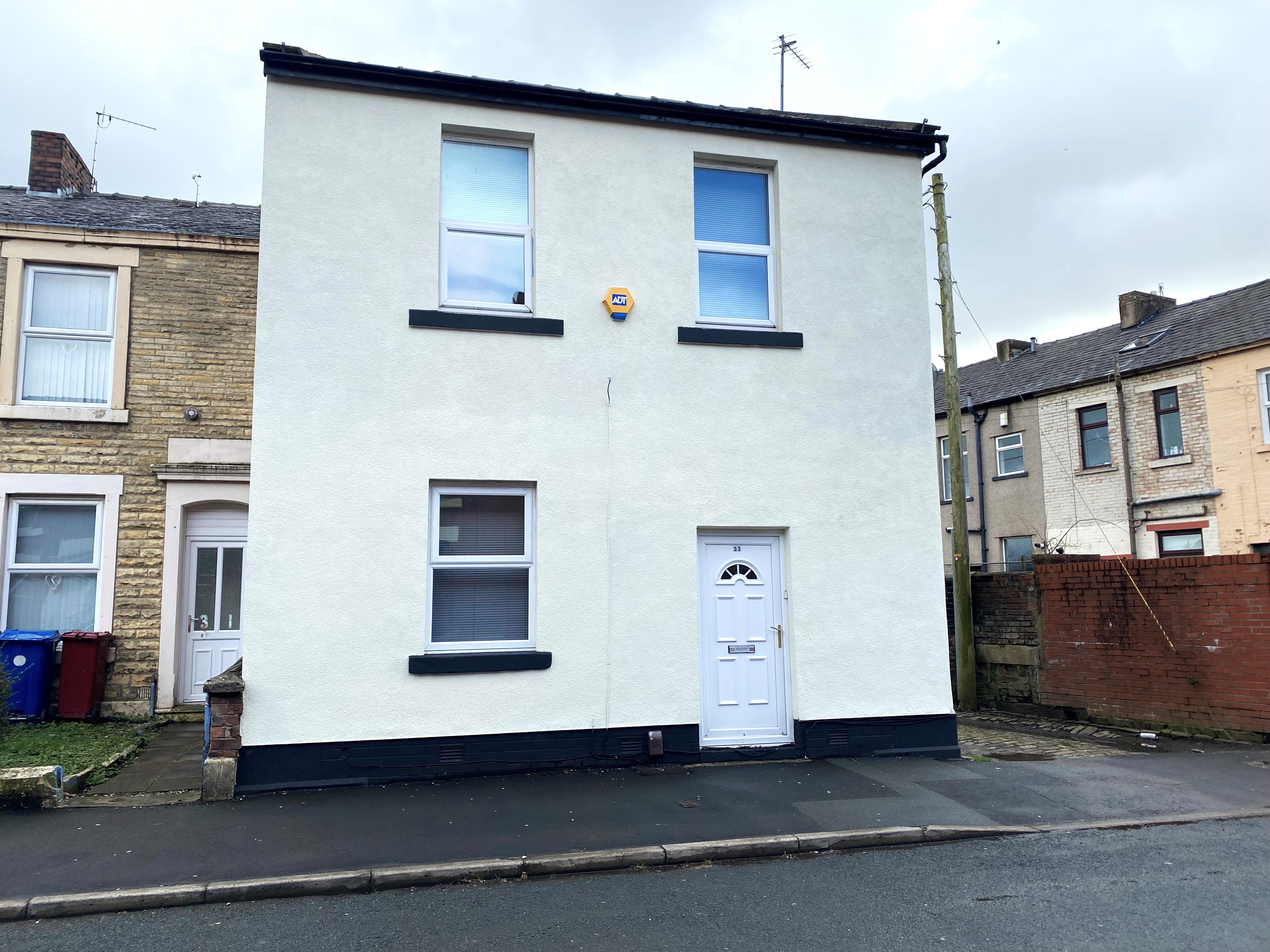 2 bed flat for sale