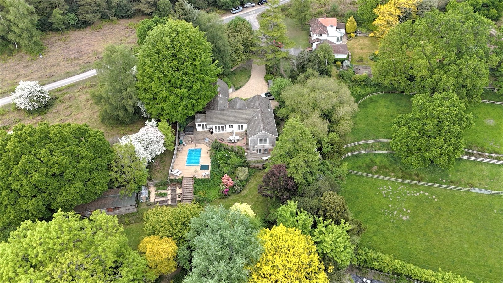 5 bedroom detached house for sale 0