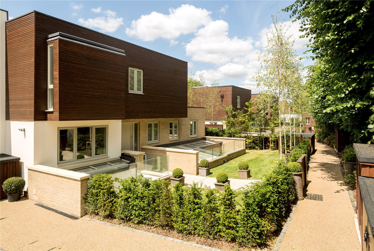 5 bedroom semi-detached house for sale 0
