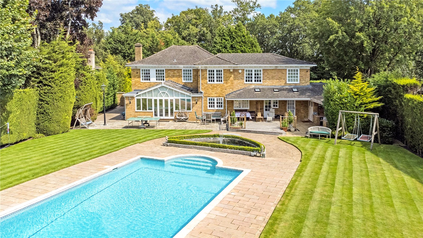 6 bedroom detached house for sale 0